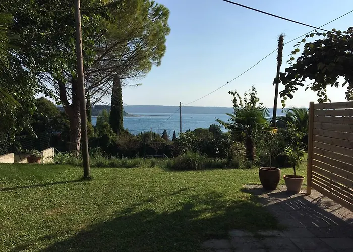 Modern & Comfy Sea View House Ng